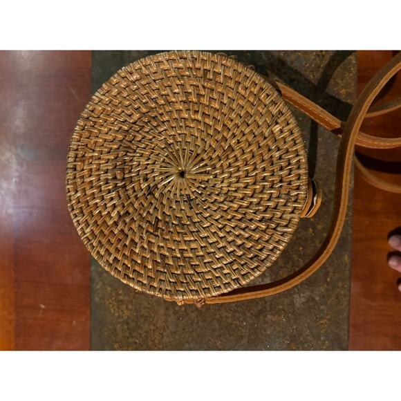 Handwoven round Rattan straw brown tan Purse shoulder bag leather strap - Picture 6 of 9